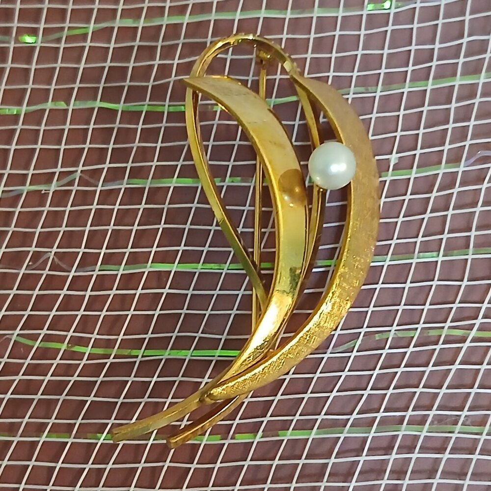 Vintage Van Dell 12GKF Brooch Pearl Accent